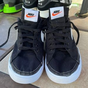 Nike shoes/great condition